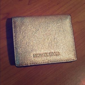 EUC Rose Gold Michael Kors clutch wallet 💗
